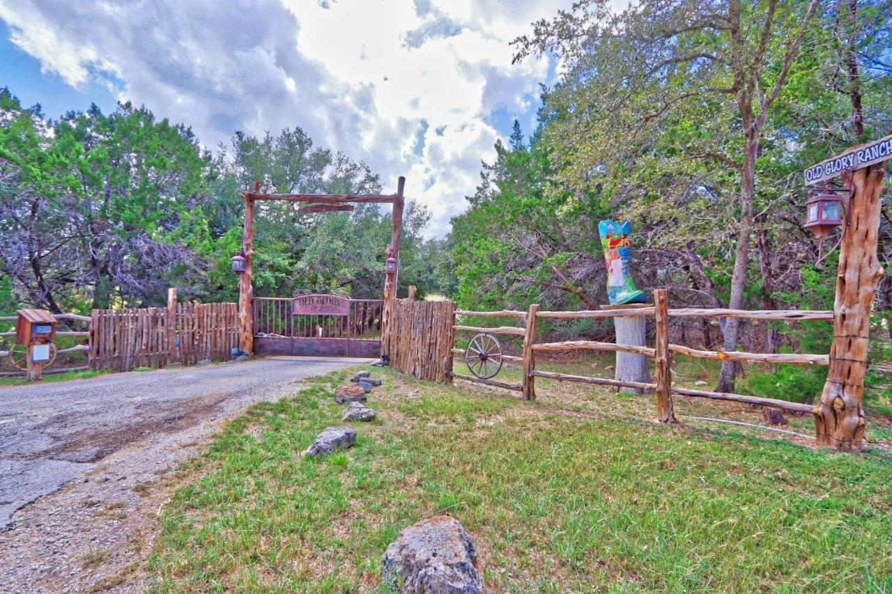 Log Cabin At Old Glory Ranch Wimberley Zewnętrze zdjęcie