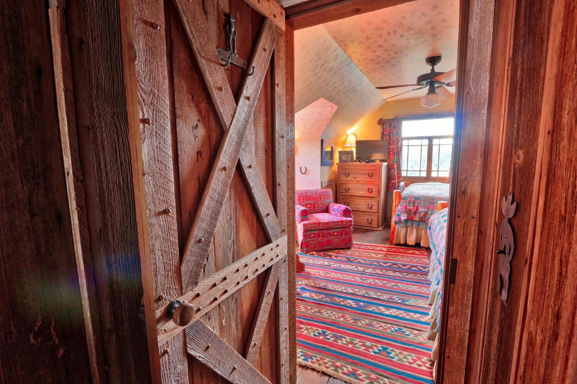 Log Cabin At Old Glory Ranch Wimberley Zewnętrze zdjęcie