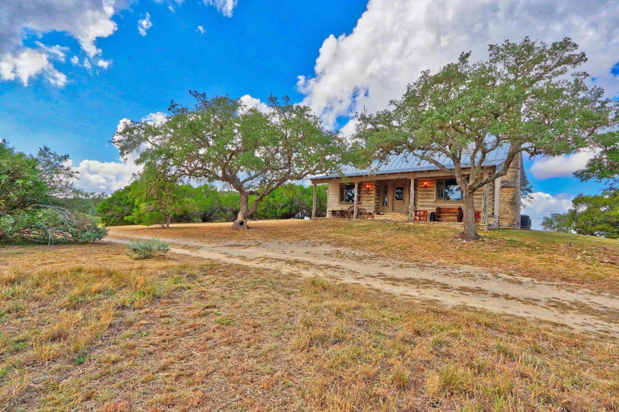 Log Cabin At Old Glory Ranch Wimberley Zewnętrze zdjęcie